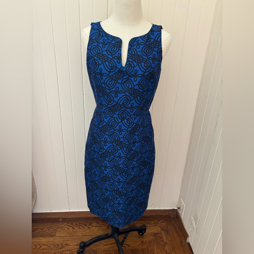 C. Wonder black and blue patterned sleeveless shift dress